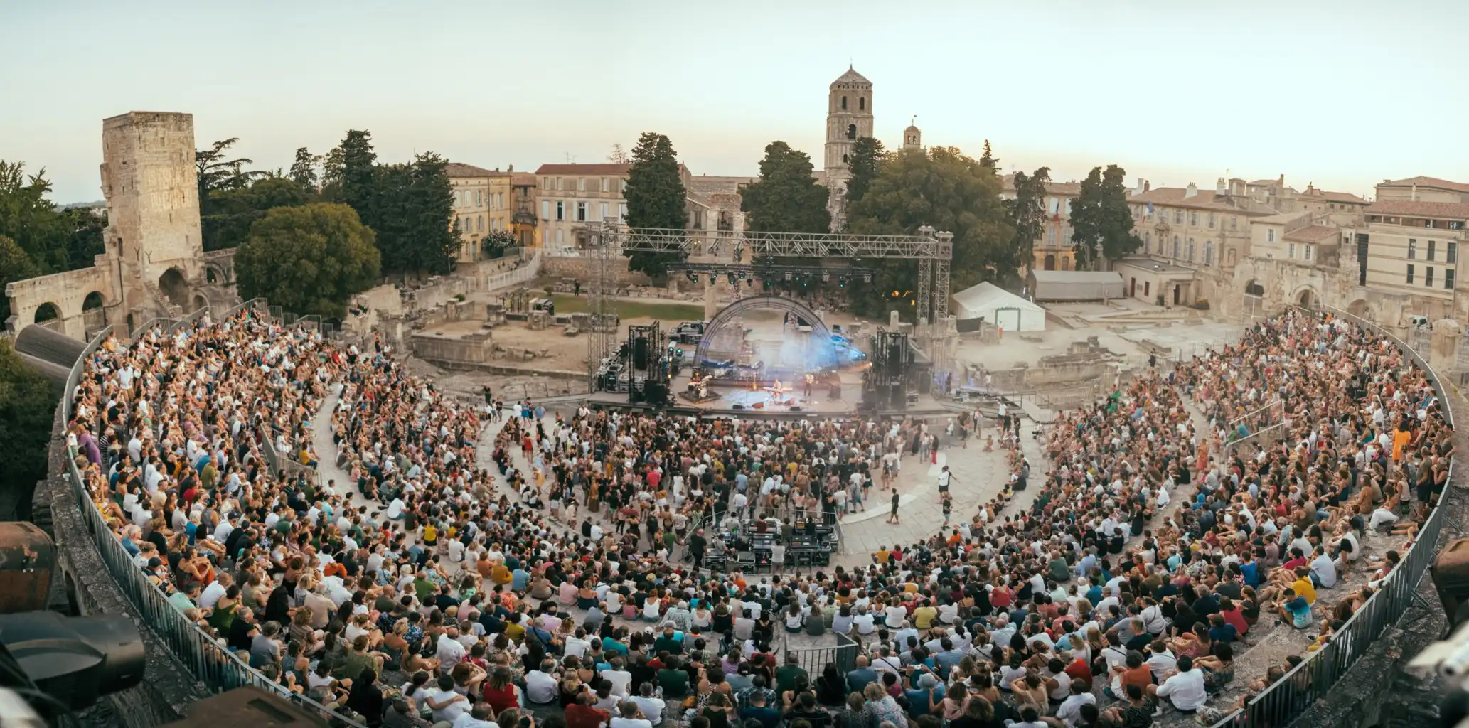 2361-1024 Theatre Antique plein de jour 2 © Victor Picon copie Théâtre antique Arles